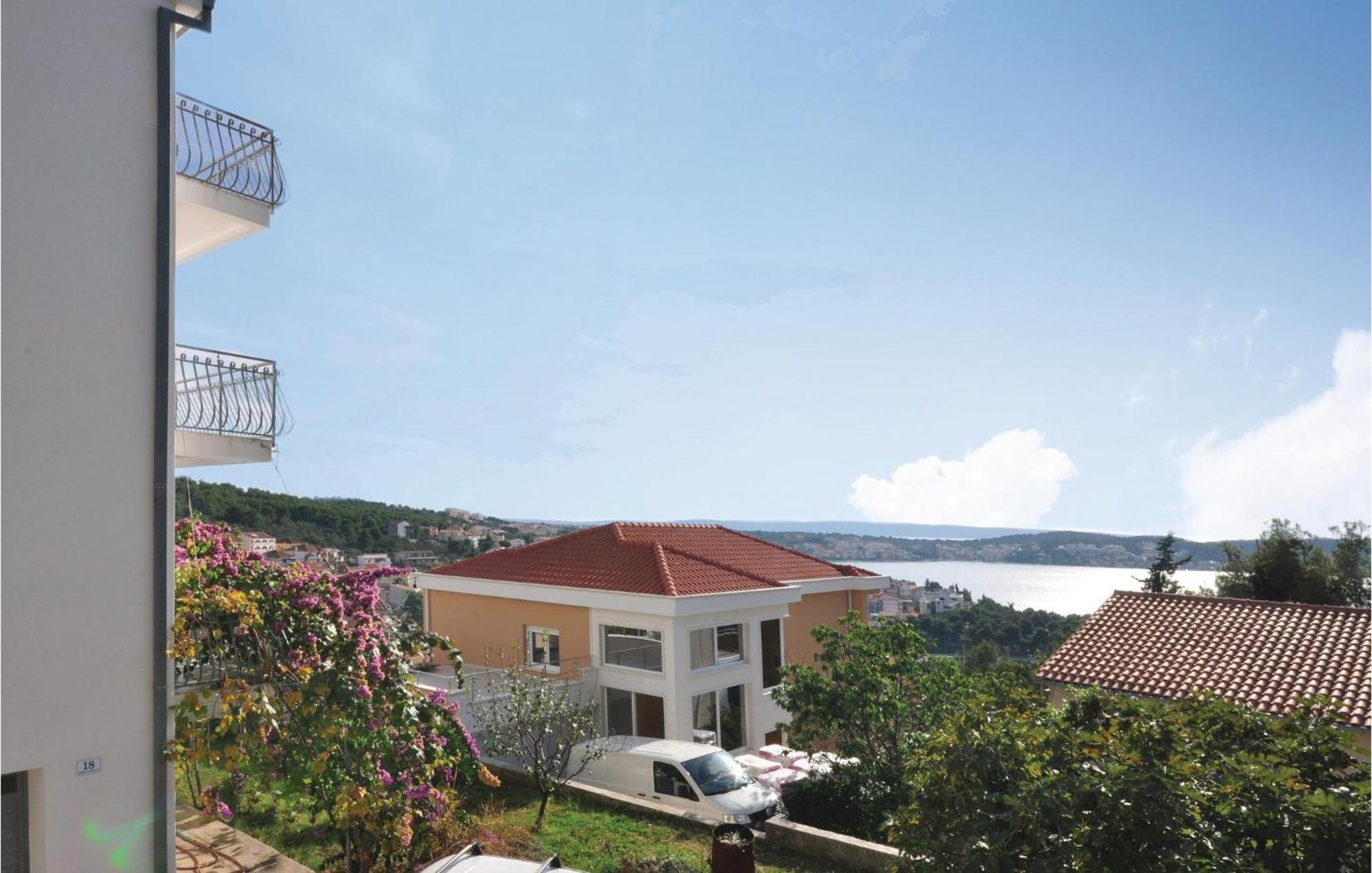Lovely Apartment In Trogir With Kitchen Eksteriør bilde