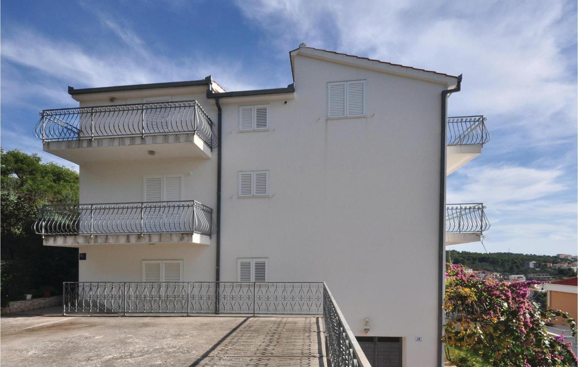 Lovely Apartment In Trogir With Kitchen Eksteriør bilde