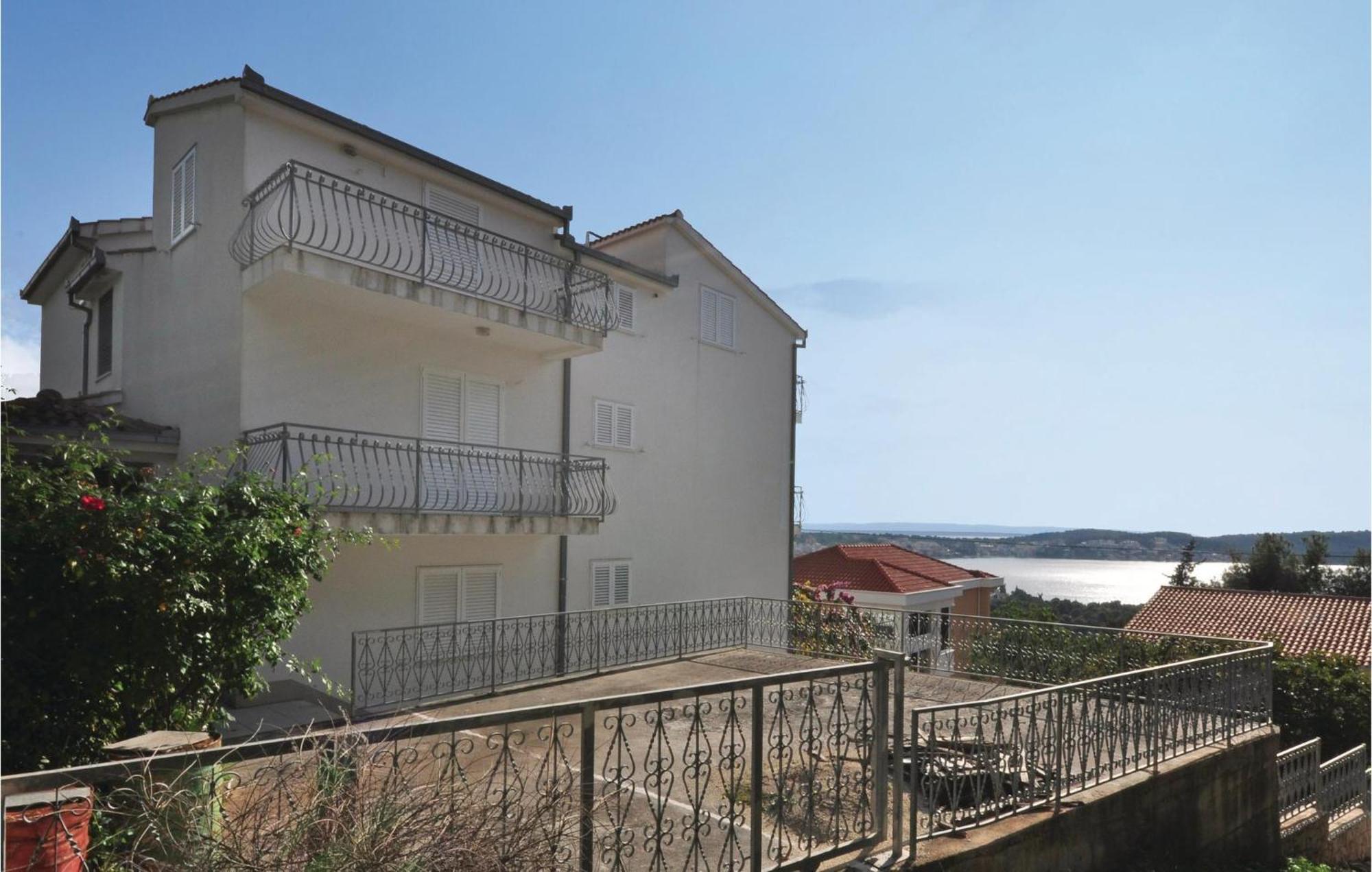 Lovely Apartment In Trogir With Kitchen Eksteriør bilde