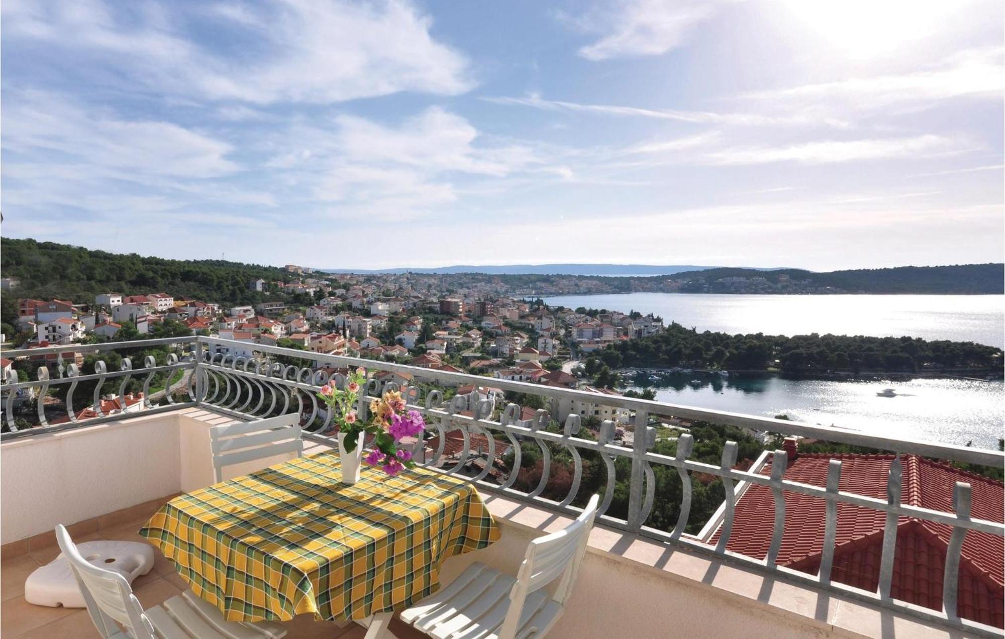 Lovely Apartment In Trogir With Kitchen Eksteriør bilde