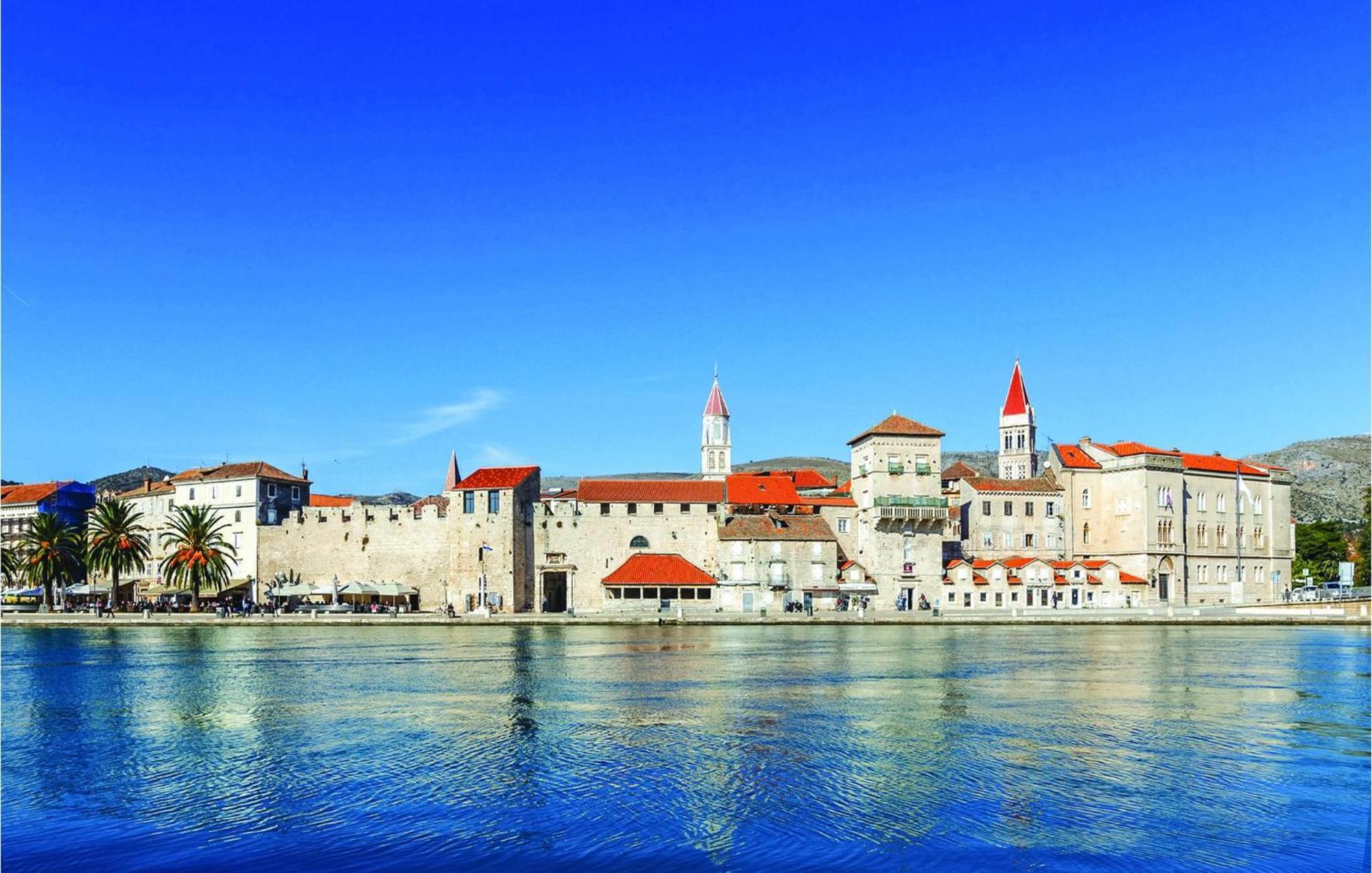 Lovely Apartment In Trogir With Kitchen Eksteriør bilde